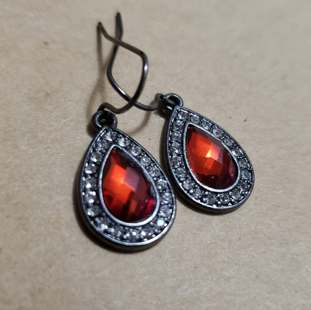 Red Stoned Teardrop Earring
